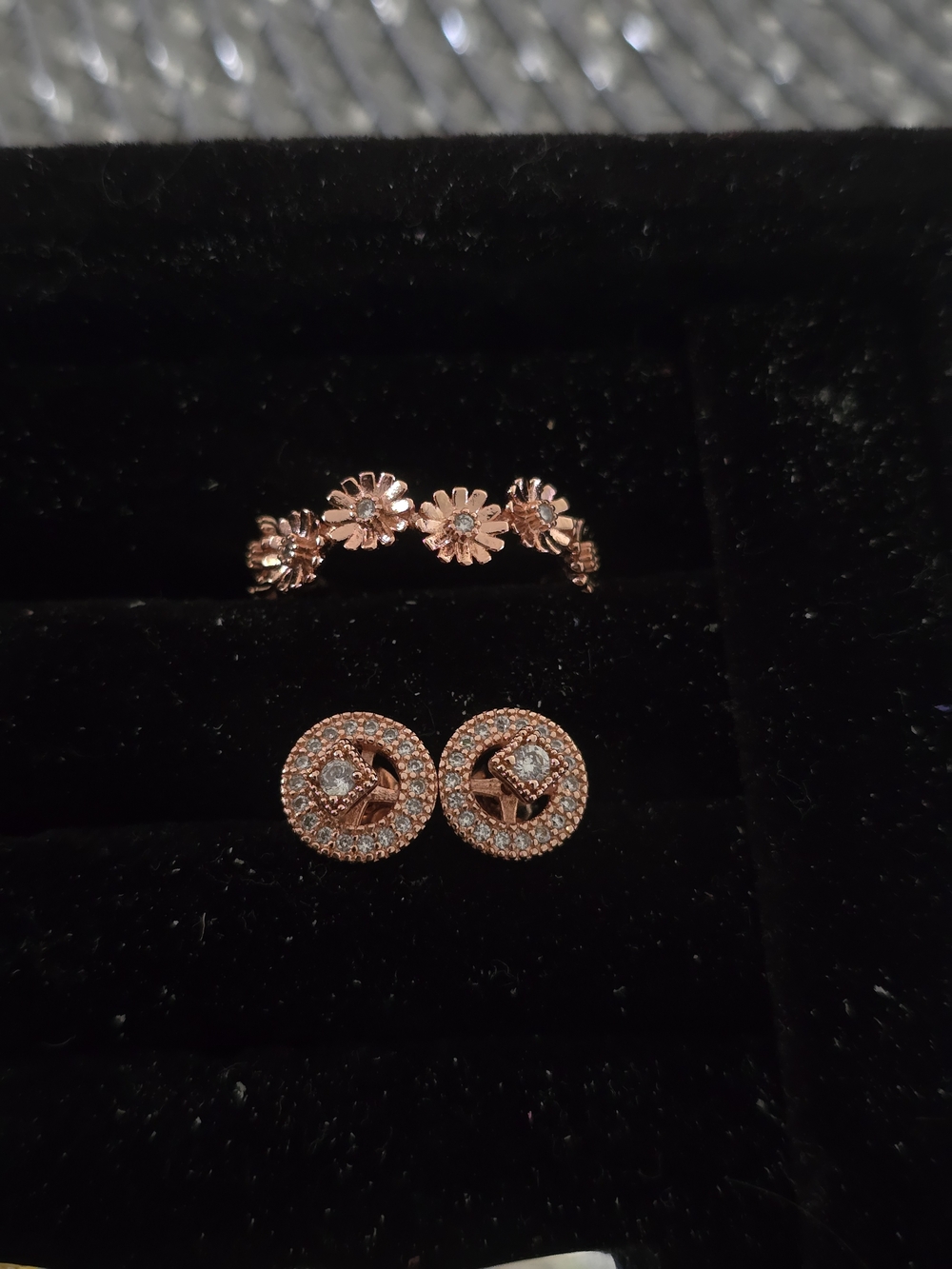 Rose Gold Floral Band and Round Stud Earrings Set
